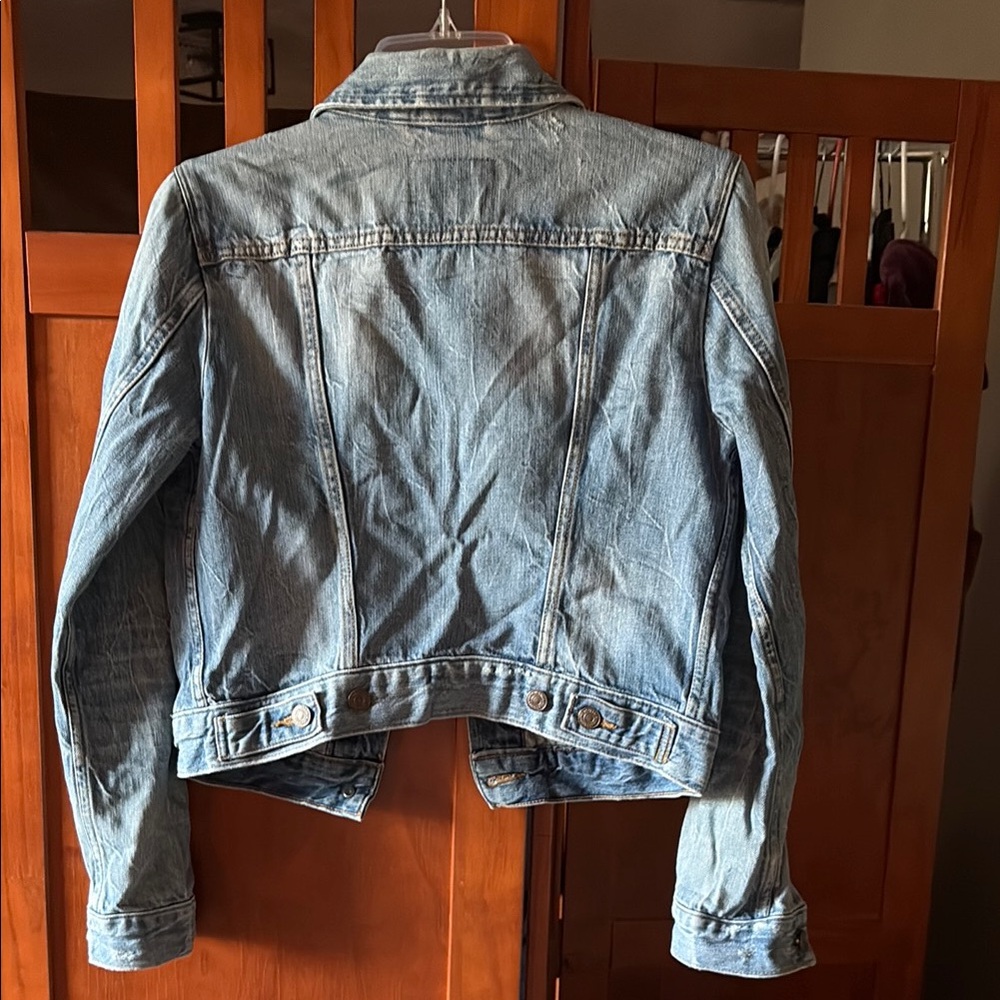 Levi's Classic Denim Slightly Distressed Women's Jacket - Picture 2 of 11